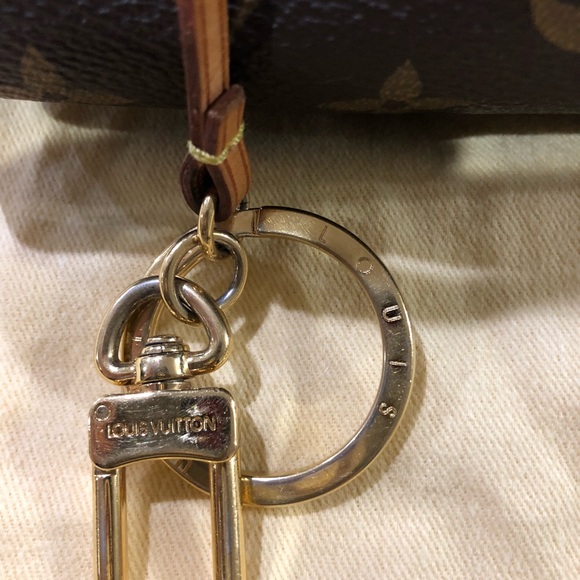 Louis Vuitton Artsy MM Monogram Purse - Picture 5 of 8
